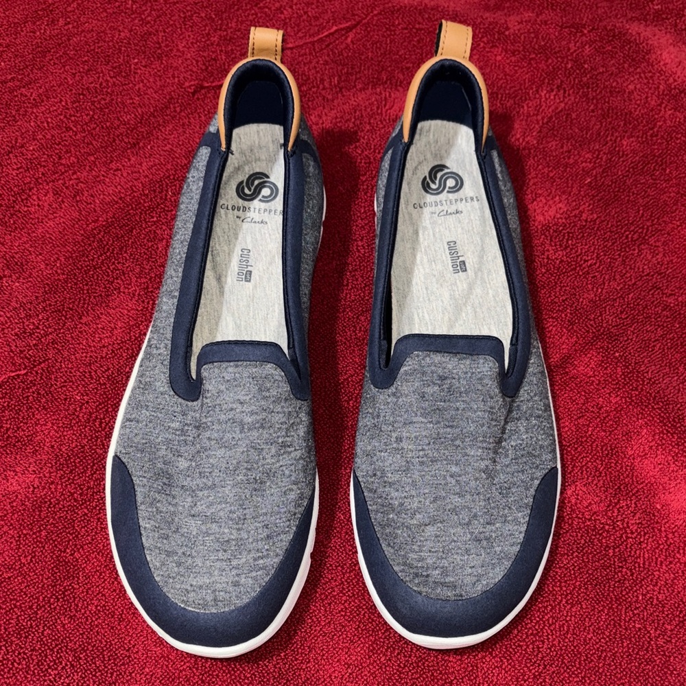 Clark’s Women Cloudsteppers Whit Cushion Slips On